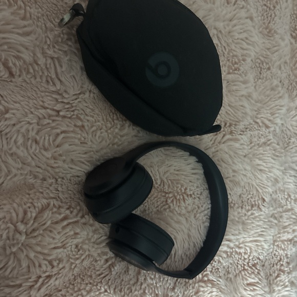 Beats Solo3 Wireless Headphones - Black